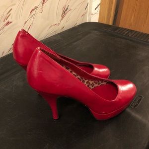 Red pumps